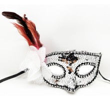Gümüş Renk Yandan Tüylü Güllü Gümüş Taşlı Pullu Maske 20x22 cm